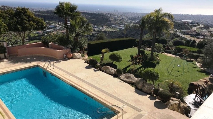This angle of the garden shows you the pool which is on the concrete side of the garden but gives you a lovely mountain view.