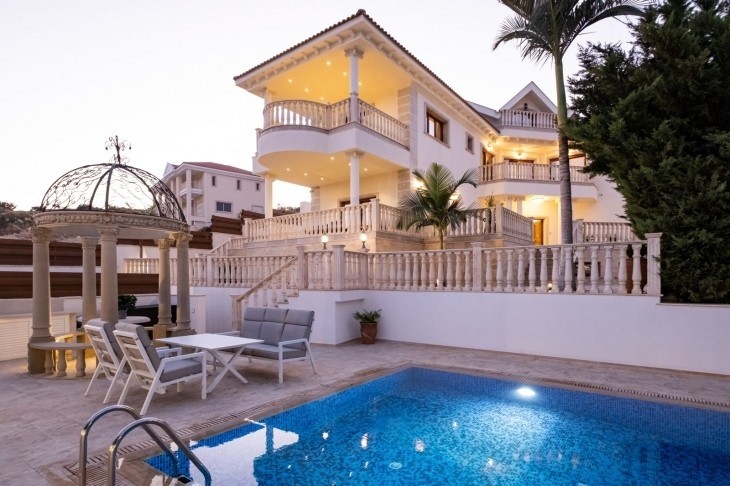 private pool and three level house