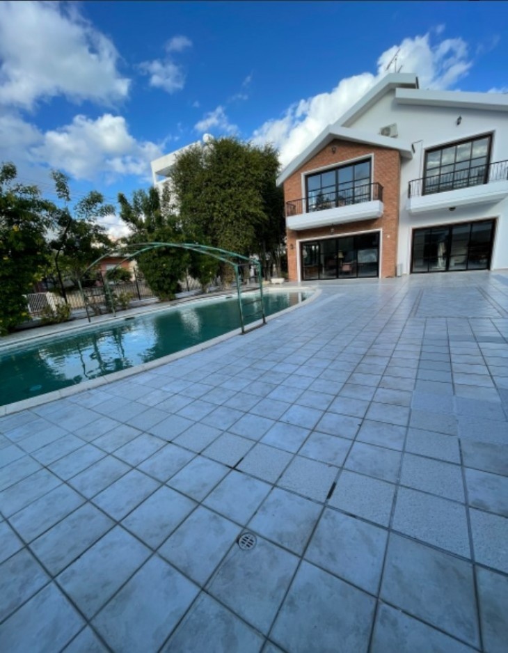 Picture showing the private swimming pool of the detached house.