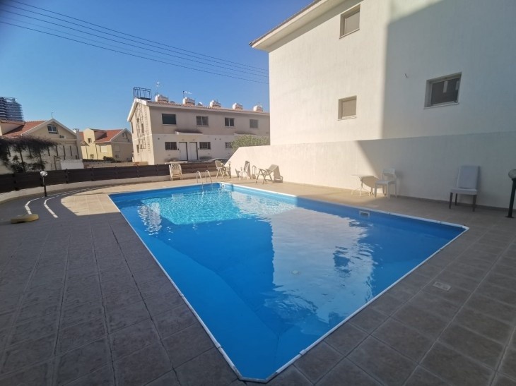 Picture of the swimming pool of the property