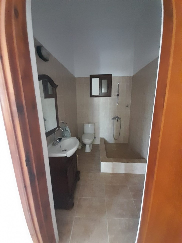 photo of the guest toilet